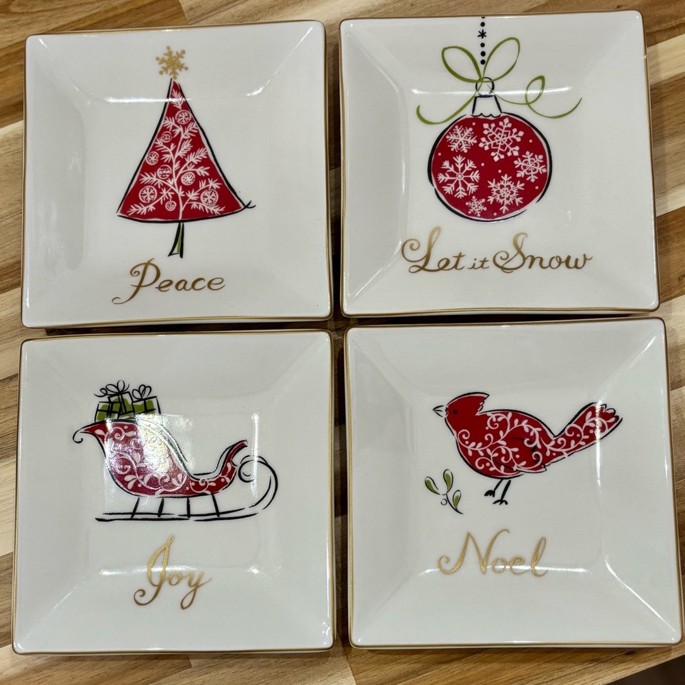 222 Fifth Holiday Square Plate Set - Red and Gold Accents